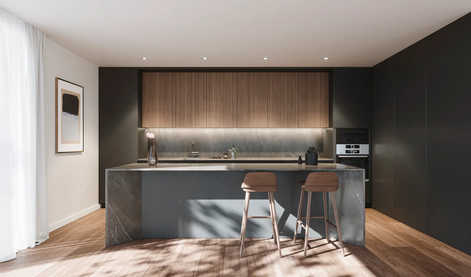 Moderne keuken met eiland en houten accenten in Casa Bella Estepona.